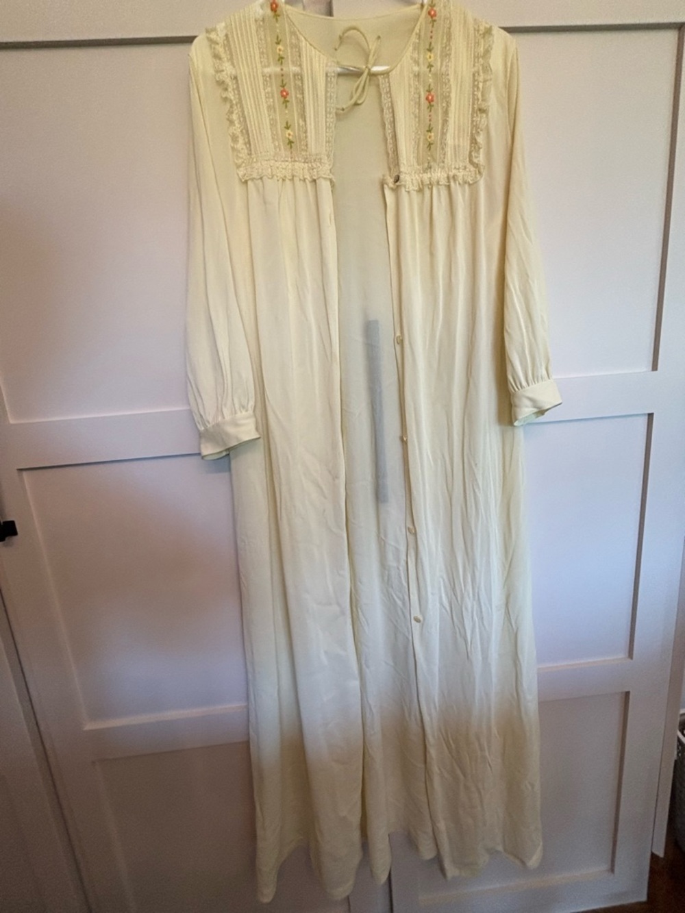 Vintage butter yellow Kayser Women's Peignoir Nightgown